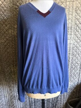 Marc Jacobs Men’s V-Neck Sweater in Periwinkle with Burgundy Accent 100%Cashmere